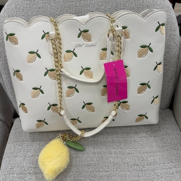 🤍🔹️Betsey Johnson🔹️ White Cream Lemon Fruit Shoulder Bag Tote Chain Strap NWT - Picture 4 of 7